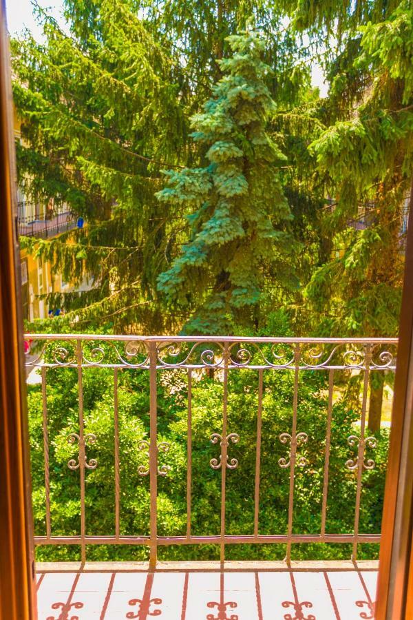 Green Apartment Budapest Bagian luar foto